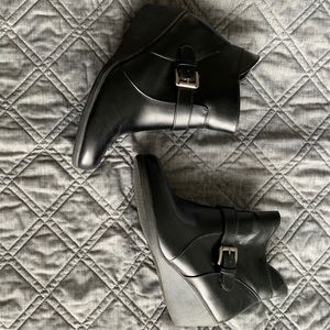 Cute Wedged boots